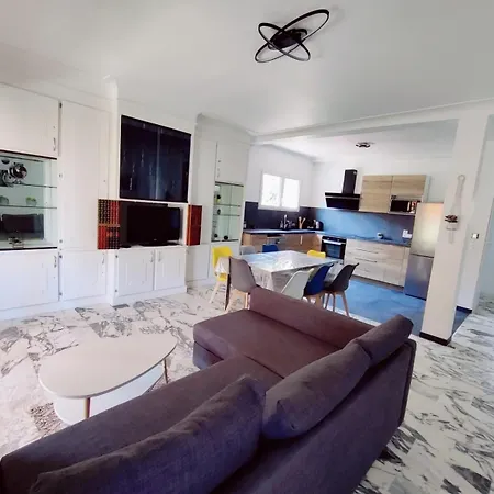 빌라 Upper - 3 Bedrooms - 8 People 케인즈수르메르