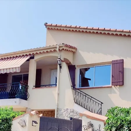 Upper - 3 Bedrooms - 8 People Vila