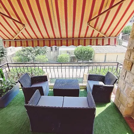 Upper - 3 Bedrooms - 8 People Vila *