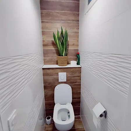 Upper - 3 Bedrooms - 8 People