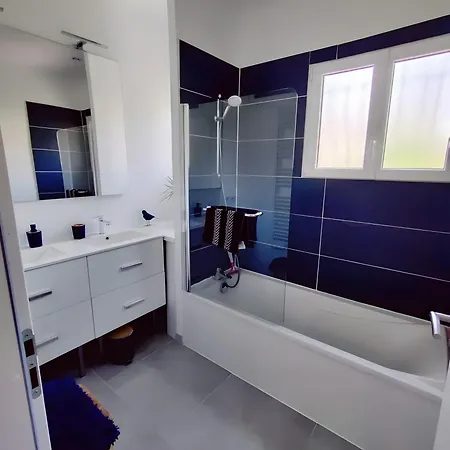 Upper - 3 Bedrooms - 8 People *