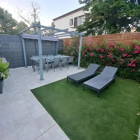 Upper - 3 Bedrooms - 8 People